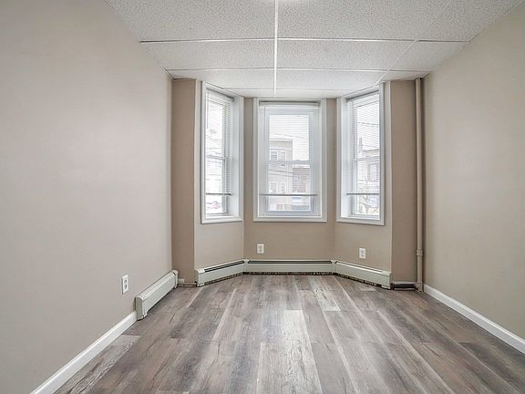4th image of 76 Carlton Ave APT 5