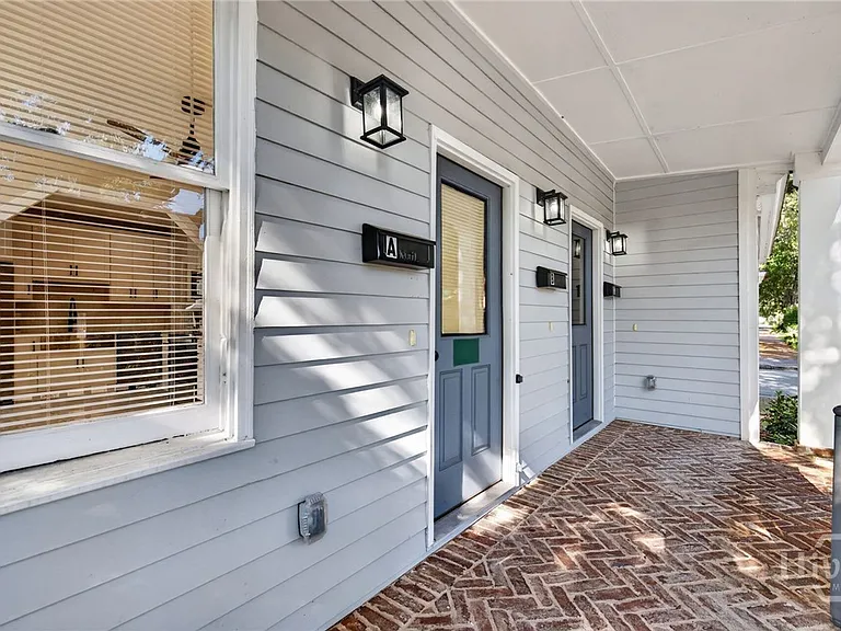 221 W Duffy St #A — Photo 8