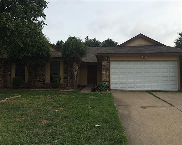 1st image of 926 E Elliott Dr
