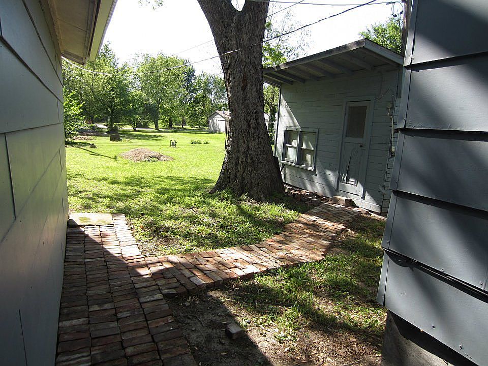 2nd image of 917 B St