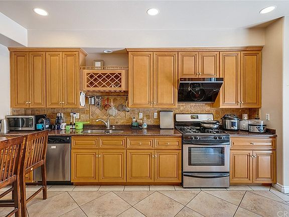3rd image of 88 N Roosevelt Ave Unit 8