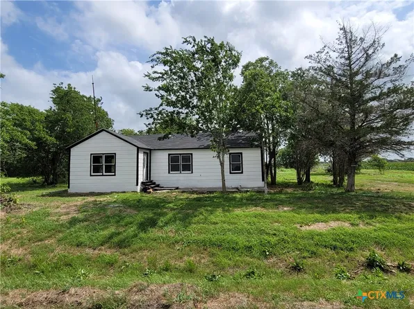 1108 S East St, Edna, TX 77957