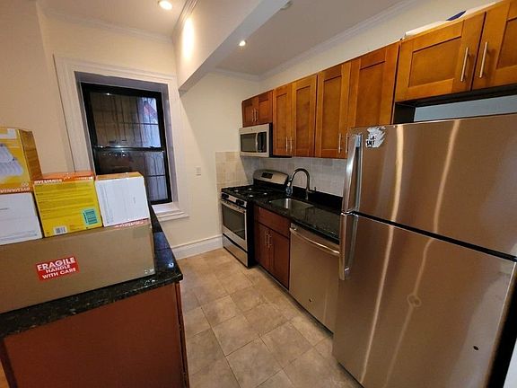3rd image of 163 E 36th St APT 1c