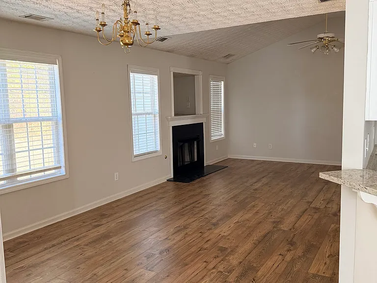 128 Shadowbrooke Cir — Photo 2