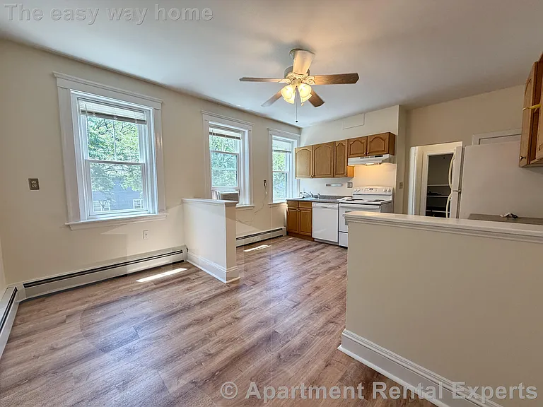 1034 Cambridge St — Photo 3