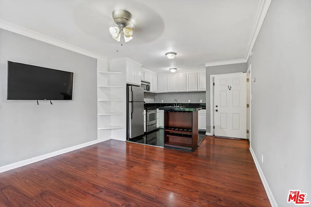 2 bed, 1.0 bath, $1,950 — Photo 4