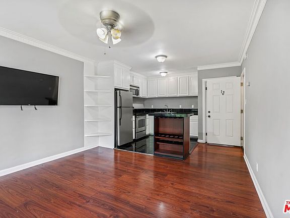 4th image of 6226 1/2 De Longpre Ave