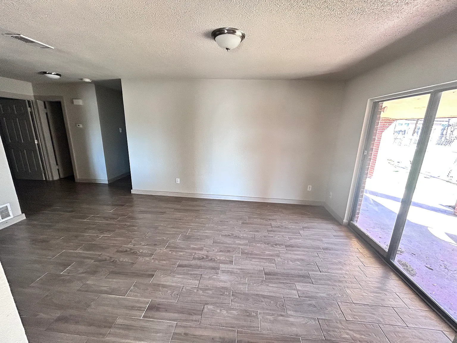 4 bed, 2.0 bath, 1950 sqft, $1,502 — Photo 2