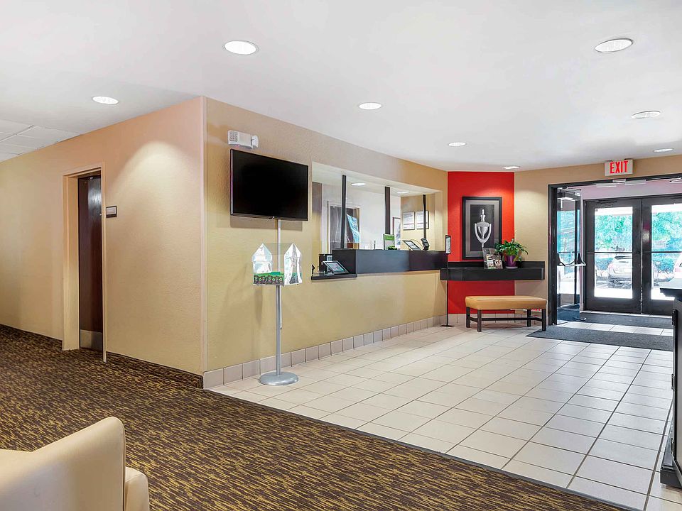 Lobby and Guest Check-in
