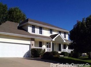 17611 Washington Cir, Omaha, NE 68135