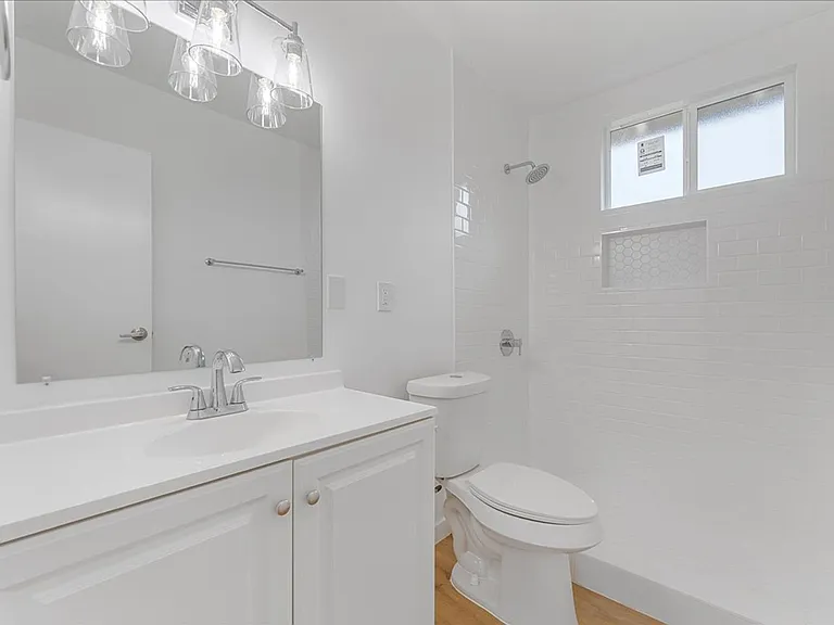 3528 E 2nd St #4 — Photo 12