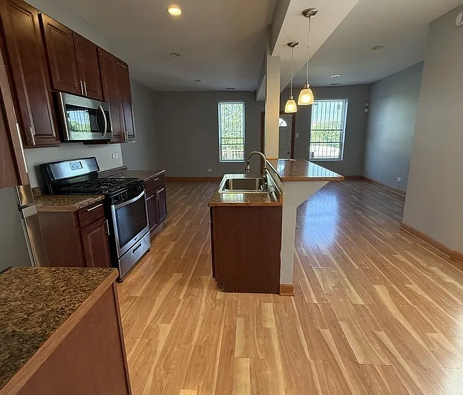 4030 S Indiana Ave #3 — Photo 2