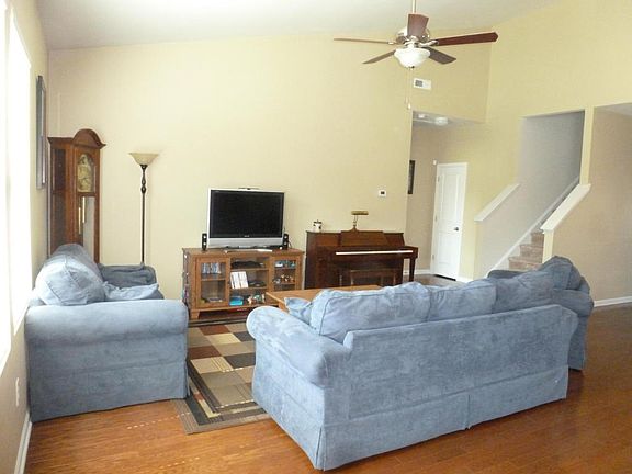 4th image of 1835 Ground Pine Dr