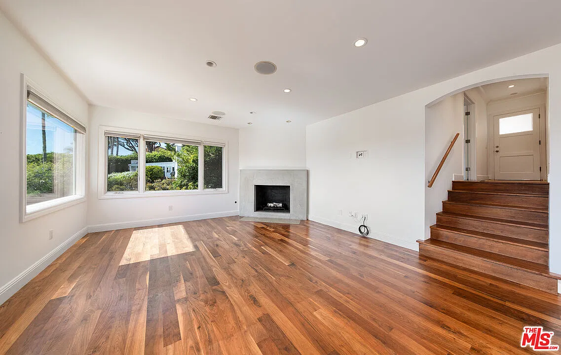 3 bed, 2.0 bath, 1473 sqft, $9,000 — Photo 4