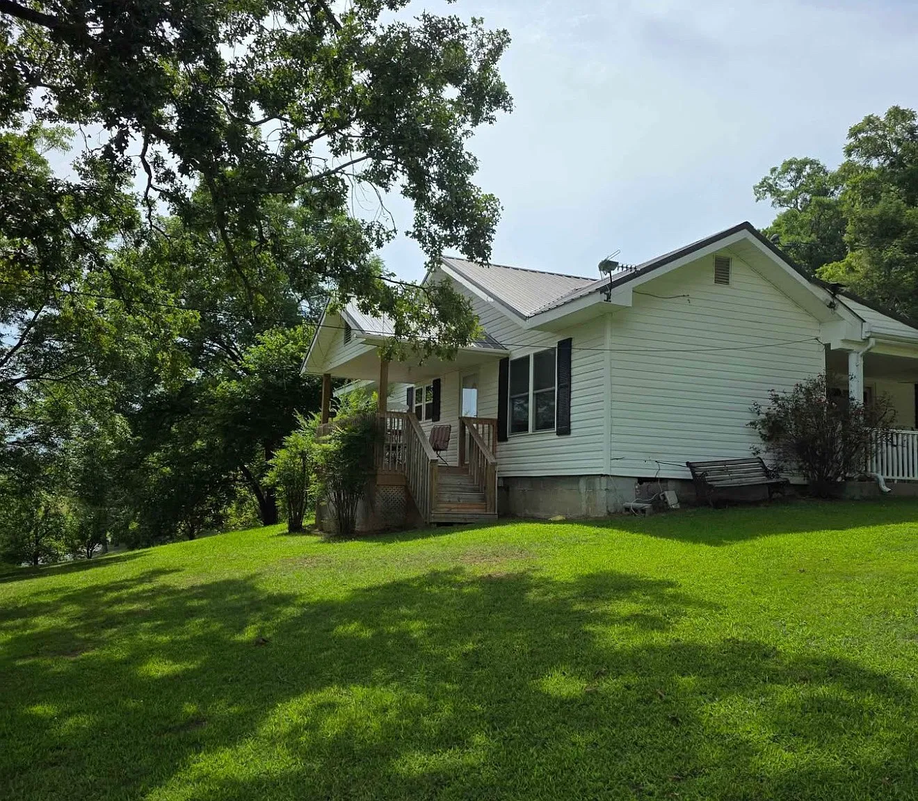 3 bed, 1227 sqft, $1,600 — Photo 1