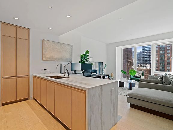 4th image of 138 E 50th St #17C
