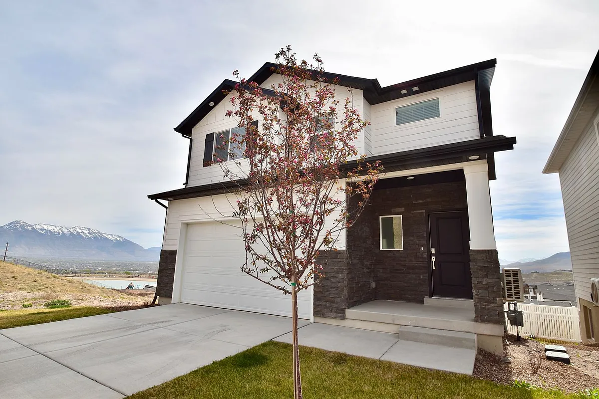 Building Photo - 2042 N Golden Ruby Dr