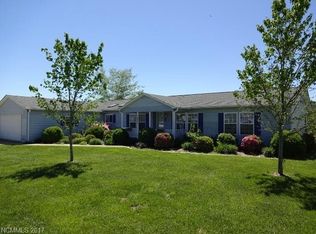 412 Riverwind Dr, Hendersonville, NC 28739