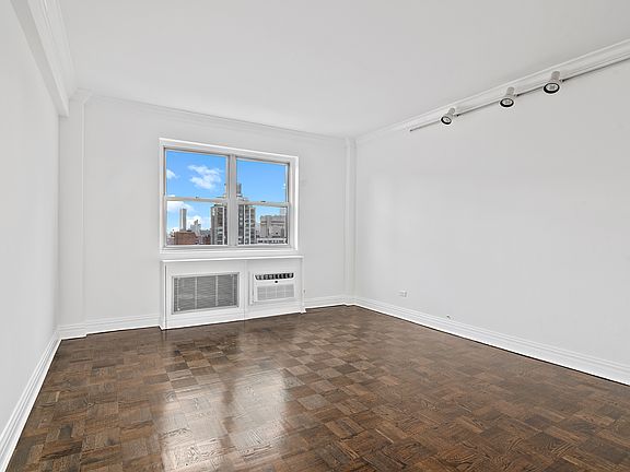 4th image of 301 E 66th St #12R