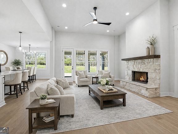 4th image of 155 Paislee Park Dr #13