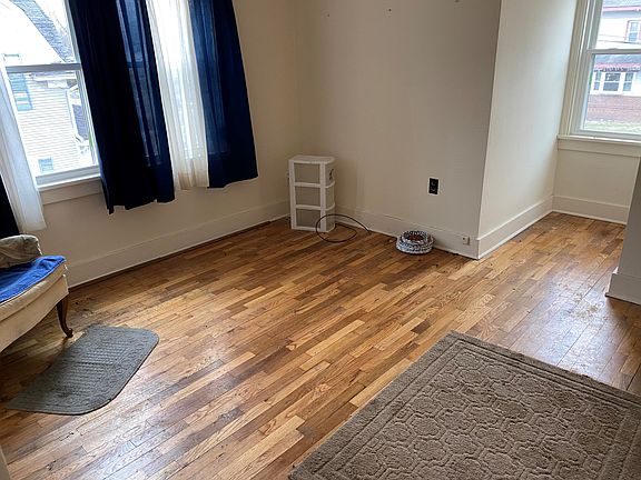 3rd image of 106 N Lakeview Ave