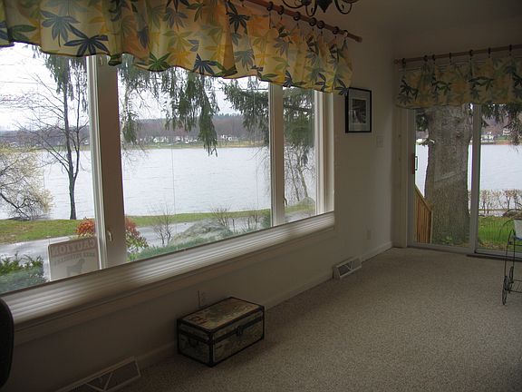 5th image of 135 W Lakeshore Dr