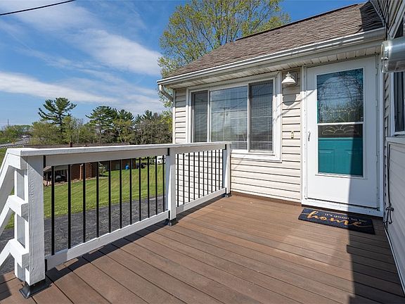 4th image of 1007 Willowbrook Rd
