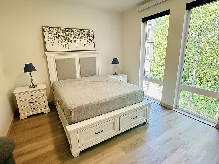 Luxury Unit 222 furnished (2BR 2BA) Similar Units: 322, 422 *Unit features vary. Inquire with our leasing office to schedule a tour!