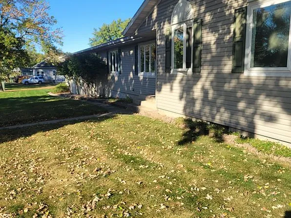 818 7th St, Lake View, IA 51450