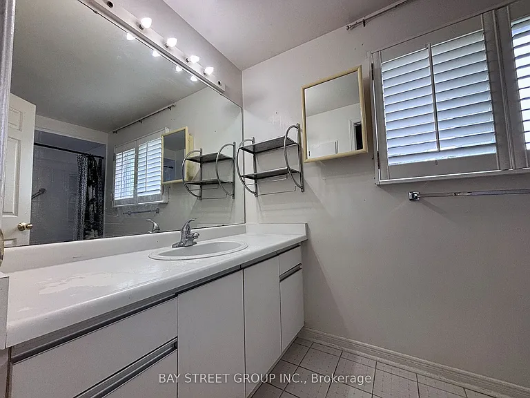331 Green Ln — Photo 18