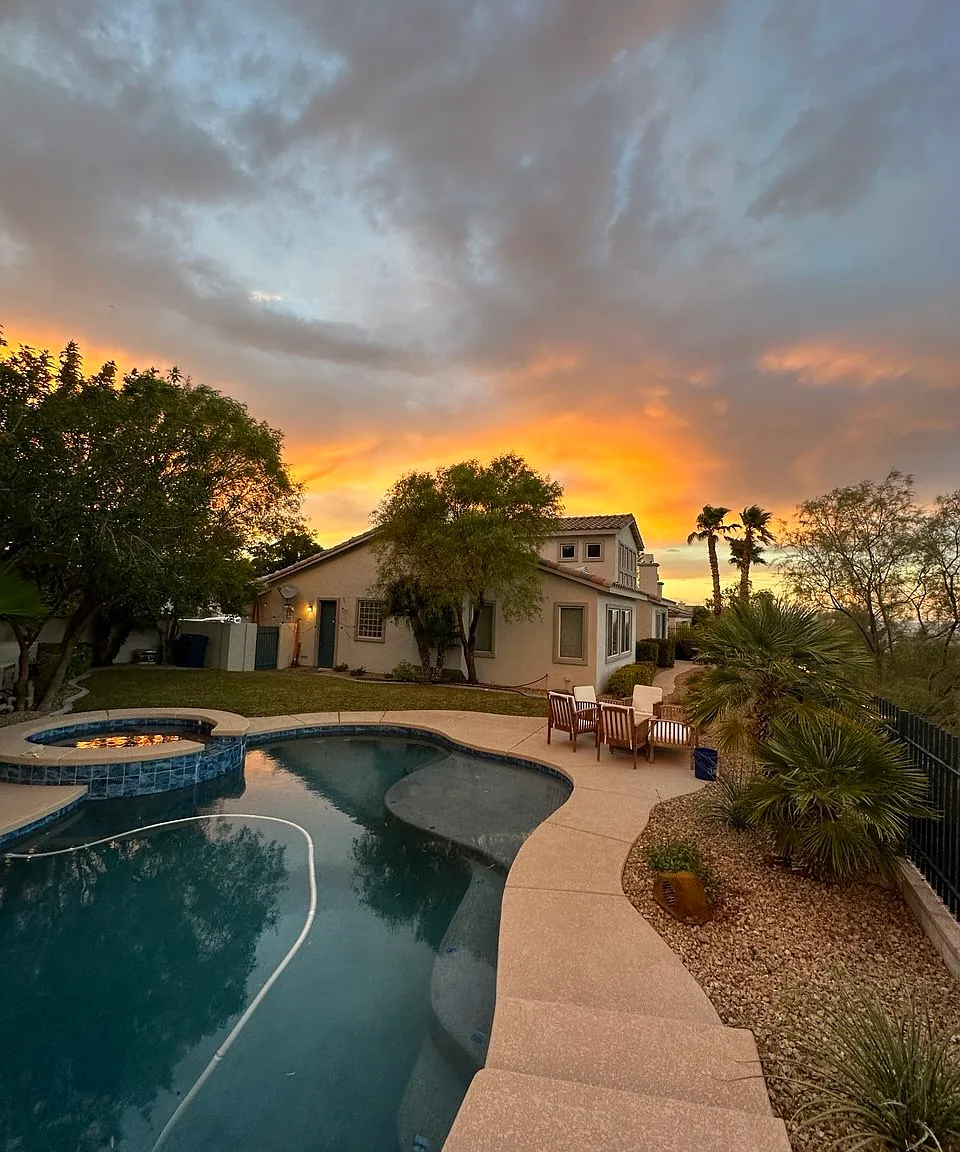 4 bed, 2.5 bath, 2530 sqft, $3,400 — Photo 1