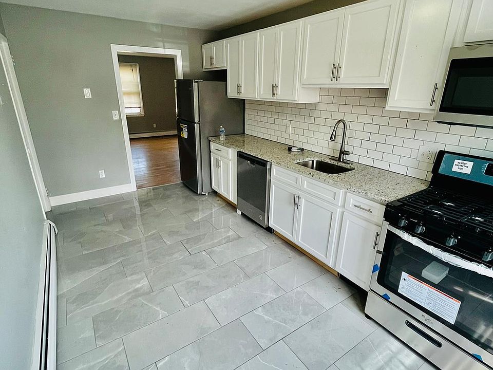 1st image of 31 Farnham Ave #22