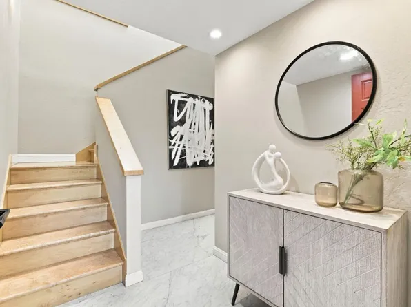 1637 Grant Rd, Mountain View, CA 94040