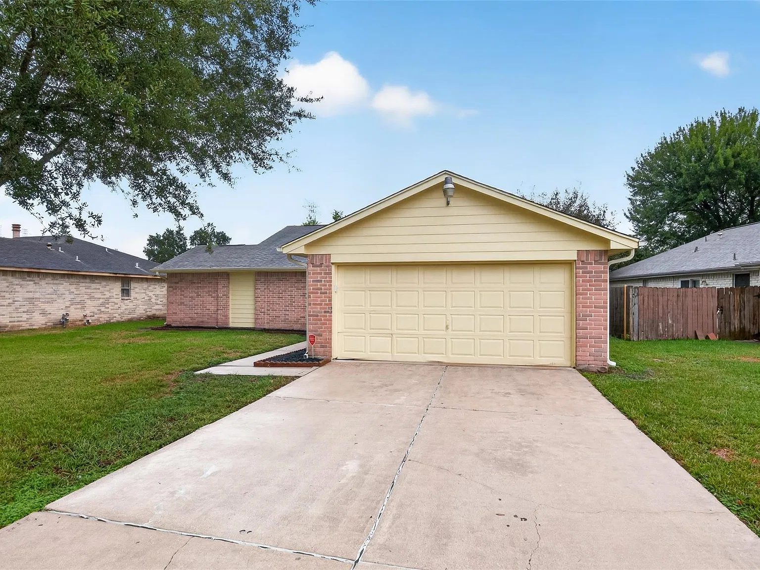 4 bed, 2.0 bath, 1545 sqft, $1,900 — Photo 4