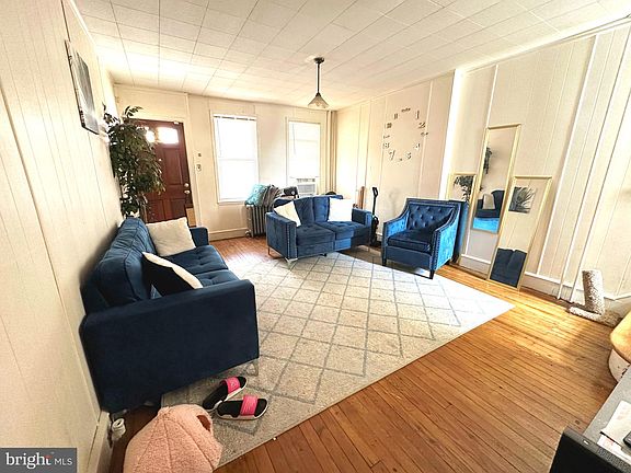 2nd image of 1220 Elm St