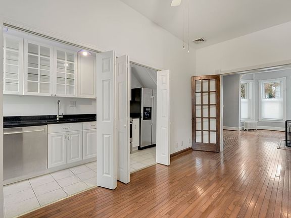 5th image of 310 9th St NE #A