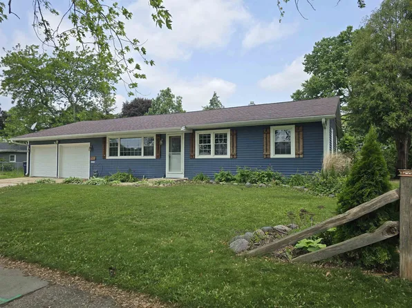 1218 Nicolet St, Janesville, WI 53546