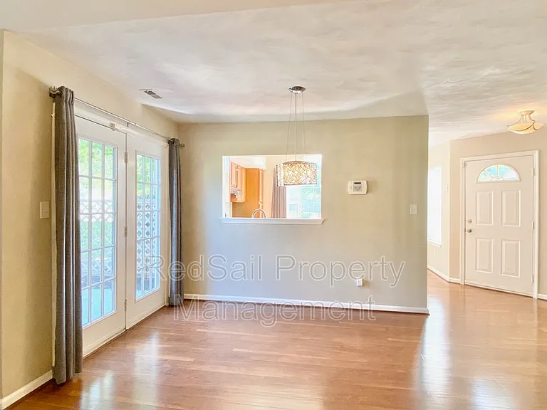 145 Bridle Ln — Photo 5