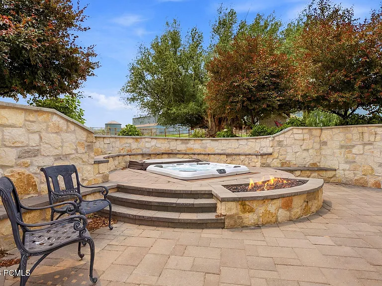 71 W Farm Springs Ln — Photo 51