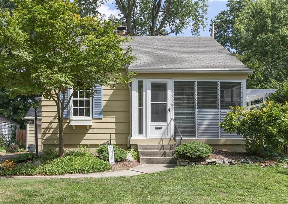 1st image of 5211 N Primrose Ave