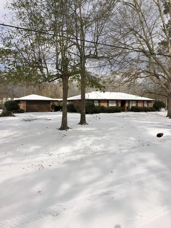 4 bed, 1956 sqft, $2,500 — Photo 2