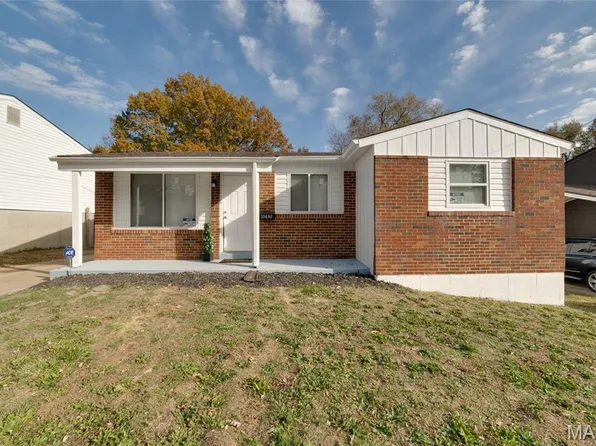 10430 Castle Dr, Saint Louis, MO 63136