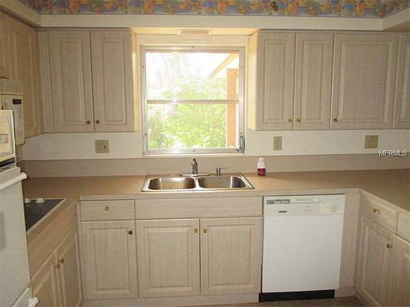4th image of 3062 Pinecrest St