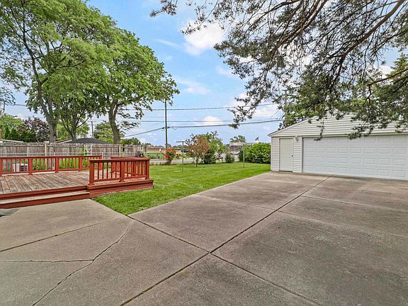 4th image of 28450 Suburban Dr