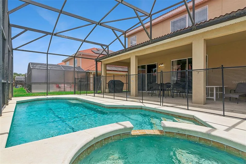 6 bed, 5.5 bath, 2771 sqft, $3,900 — Photo 3