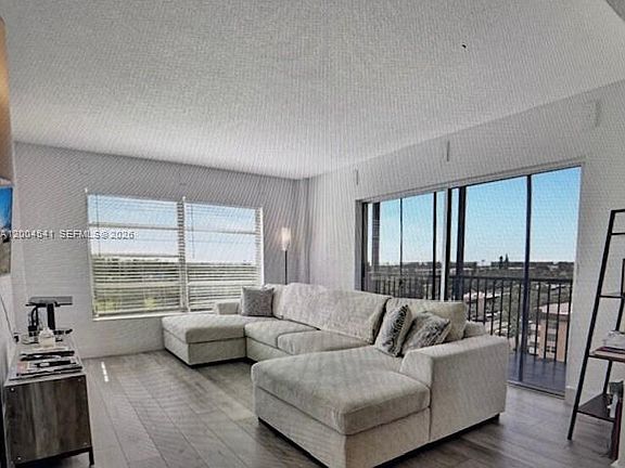 4th image of 4174 Inverrary Dr APT 914