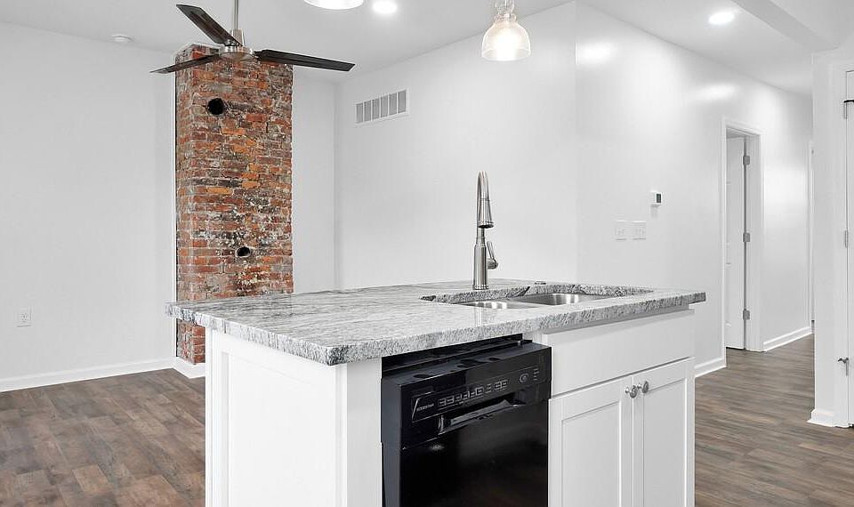 1st image of 798 Kelton Ave #798