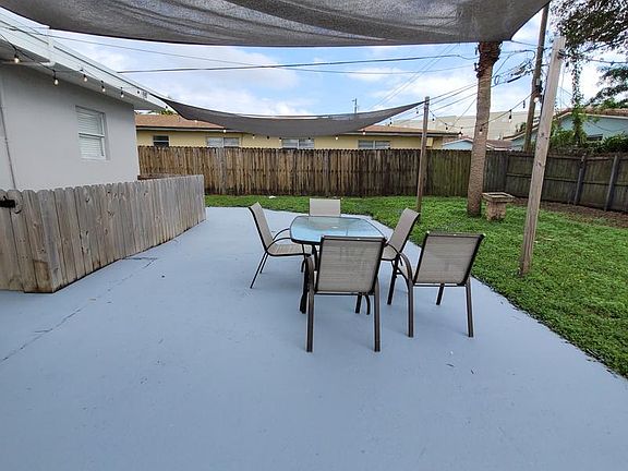 3rd image of 828 NE 14th St