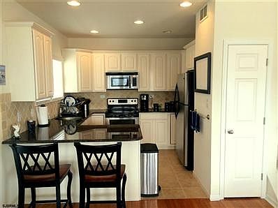 3rd image of 4900-02 West Ave APT 2