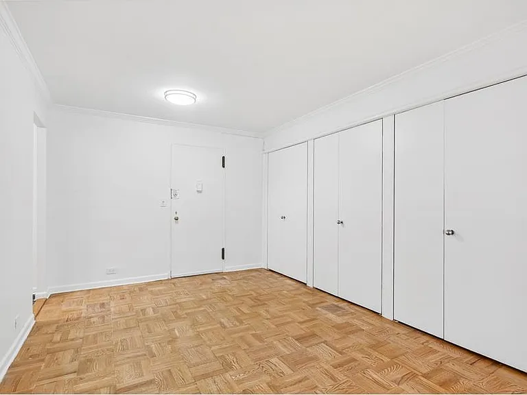 77 W 55th St #11F — Photo 6